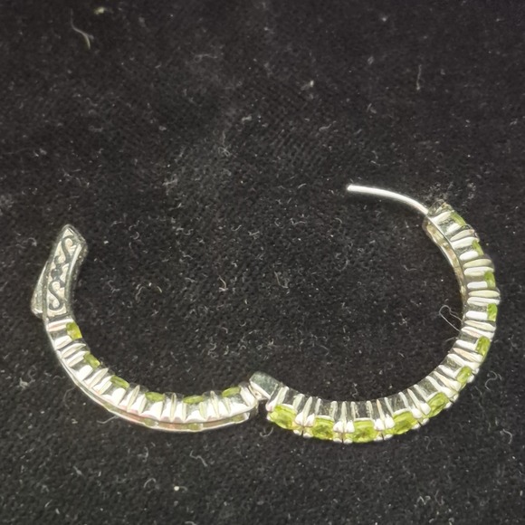 Vtg Sterling Silver Peridot Hoop Huggie Earrings Green Gemstone 1.25" Eternity - Picture 5 of 6